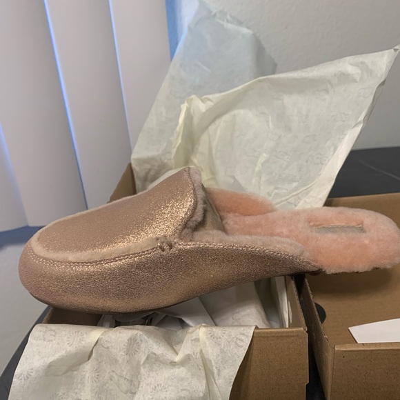 Women Ugg slippers Lane Metallic Rose Gold Size 7 & 8 US New With Box - Picture 8 of 11